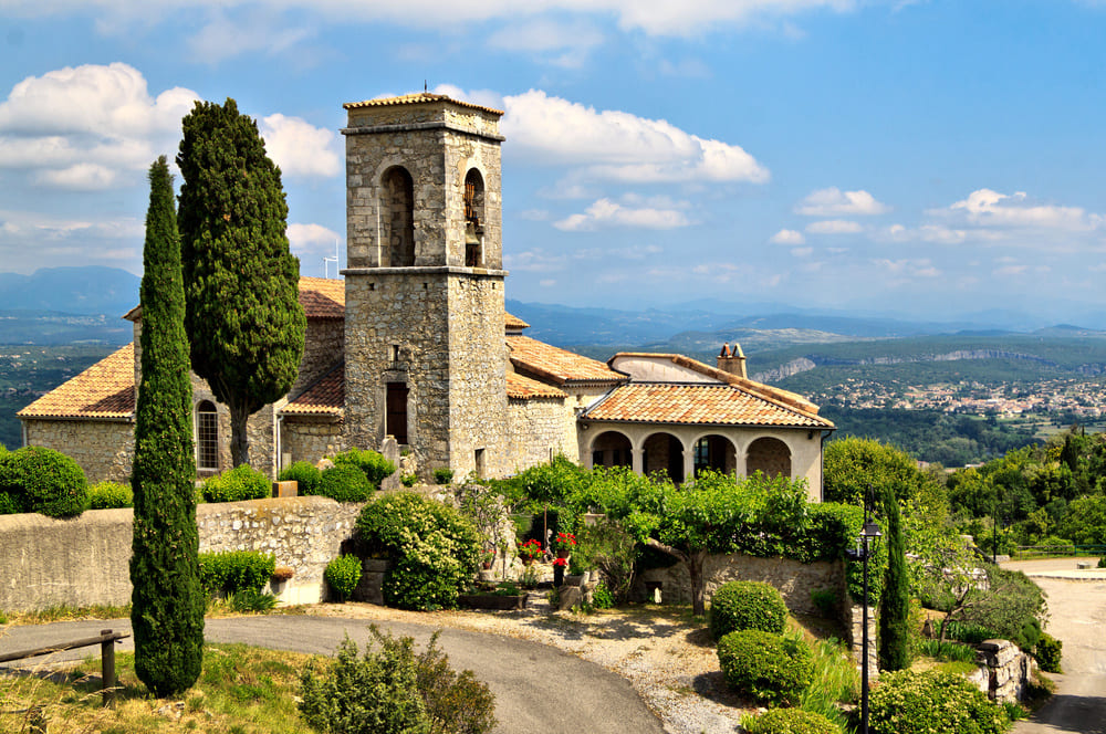 Ville de Sampzon près du camping en Ardèche